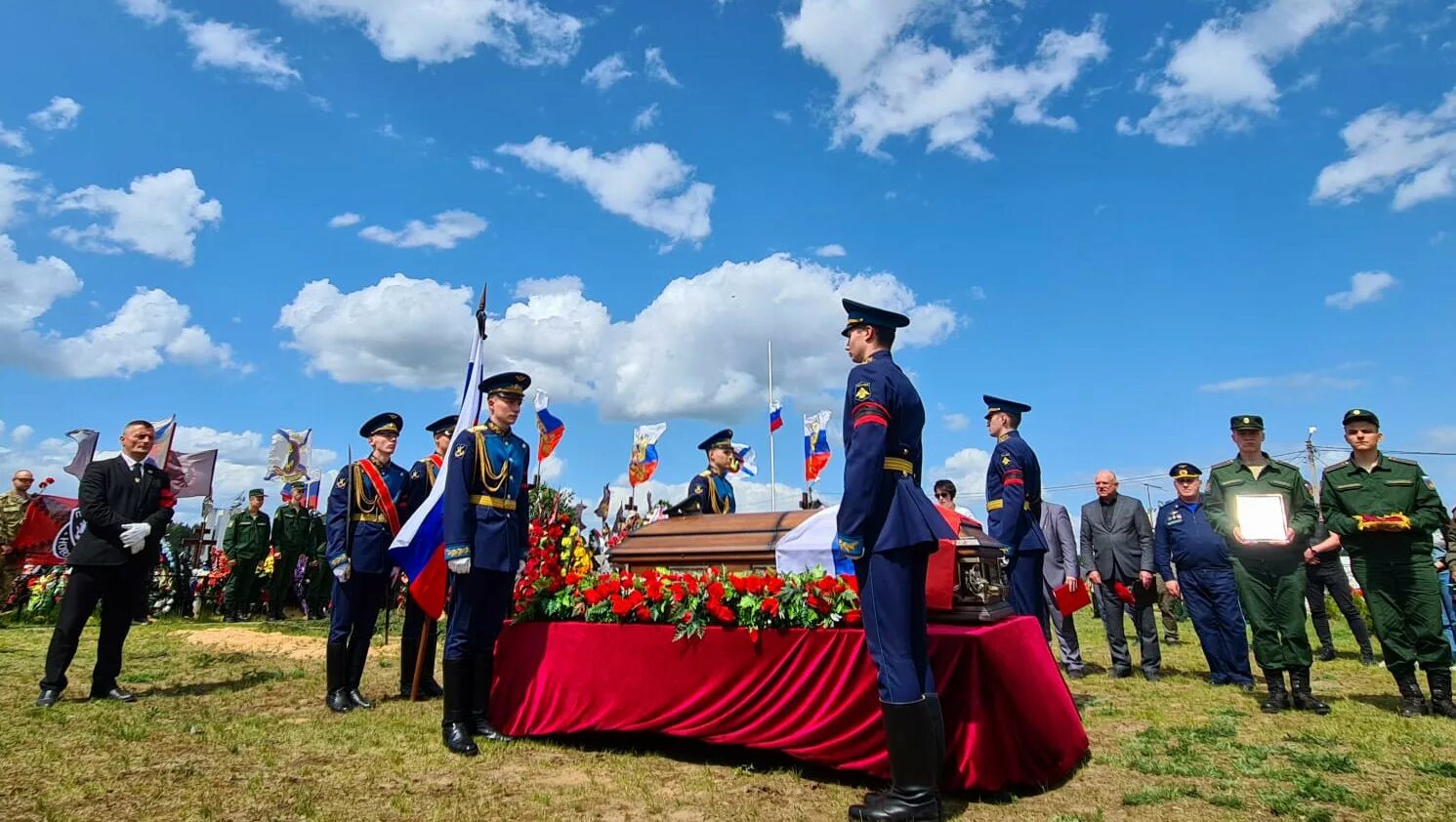 Прощание с экипажем в твери. Сво Тверь прощание. Траурная церемония. Похороны Горского в Твери.