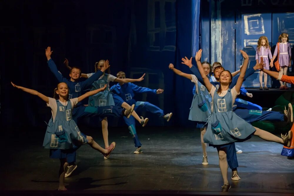 Последний папа тюз фото. Ярославский государственный театр юного зрителя. Последний папа тюз саратов. Пермь театральная театр юного зрителя. Сегодня в тюзе.