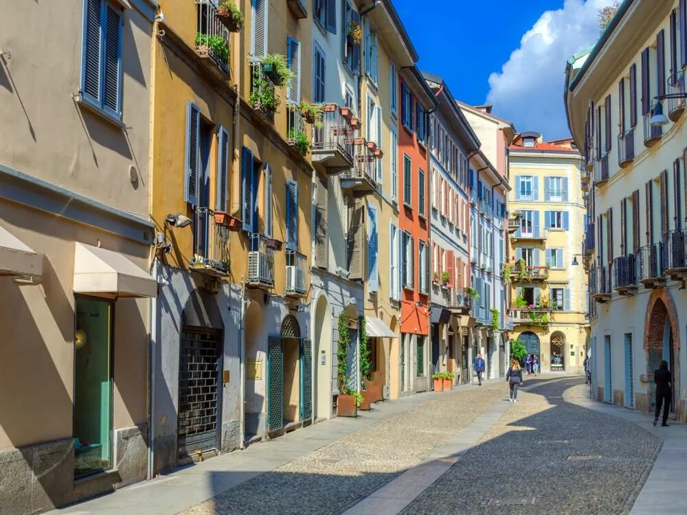 Улица брера красивые фото. Via brera. Via brera. Via brera. Квартал брера в милане.