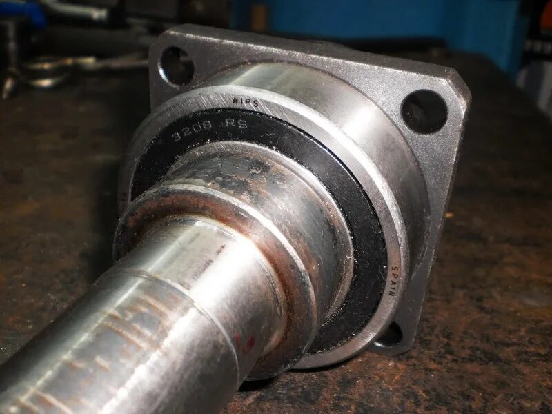 Фланец полуоси 2121. Вал привода переднего моста нива шевроле. Рулевая тяга ix35. Привод передних колес нива 2123. Передний фланец полуоси нива 22 шлица.