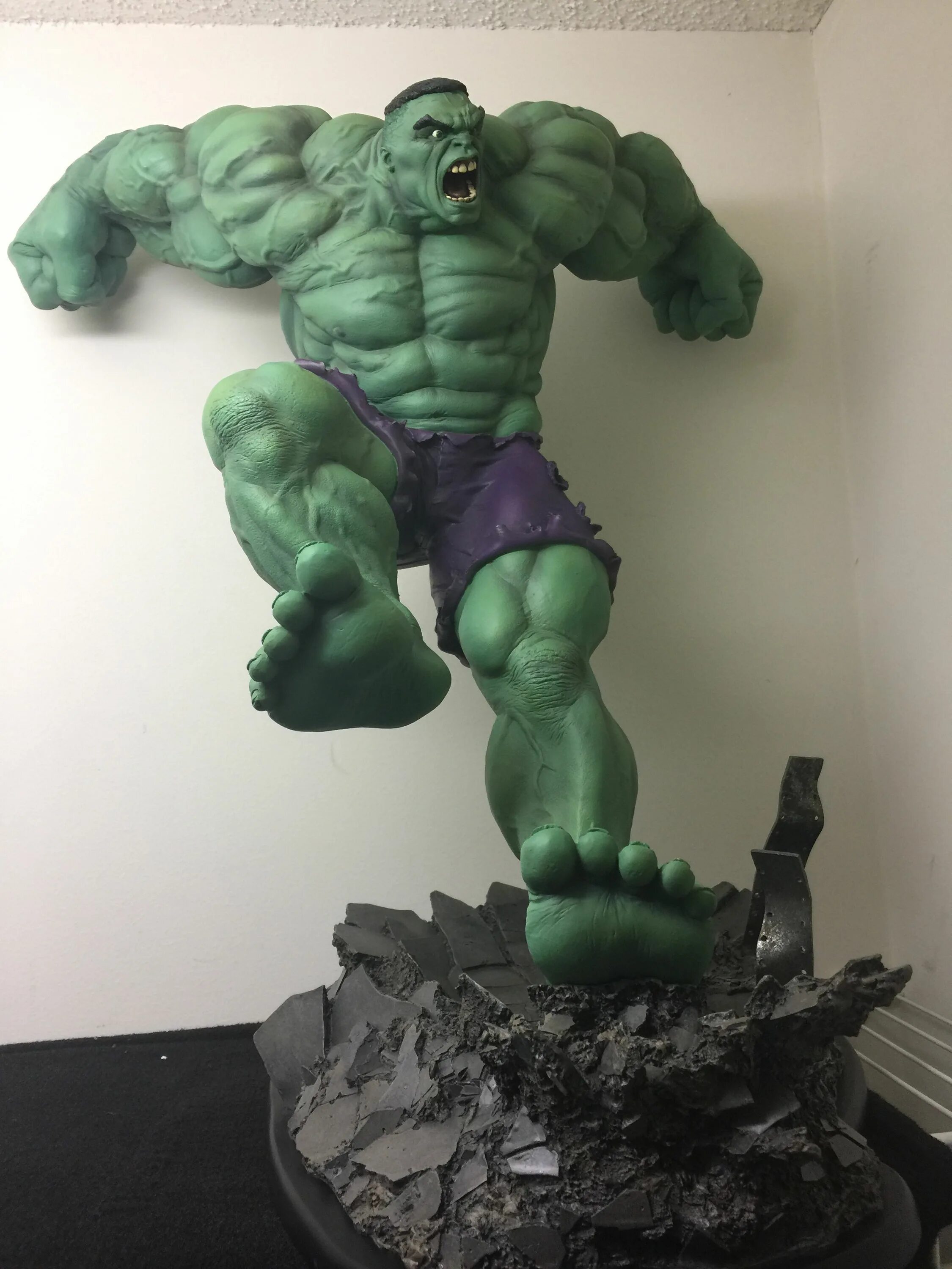 Халк скульпт 3в. Hulk Sideshow. Халк статуя. Venomaized Hulk статуя. Пластилин халка