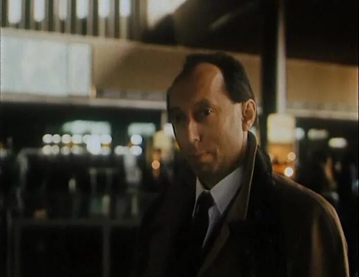 след дождя фильм 1991. ладонь за стеклом. следы дождя. след дождя. отпечатки на стекле.