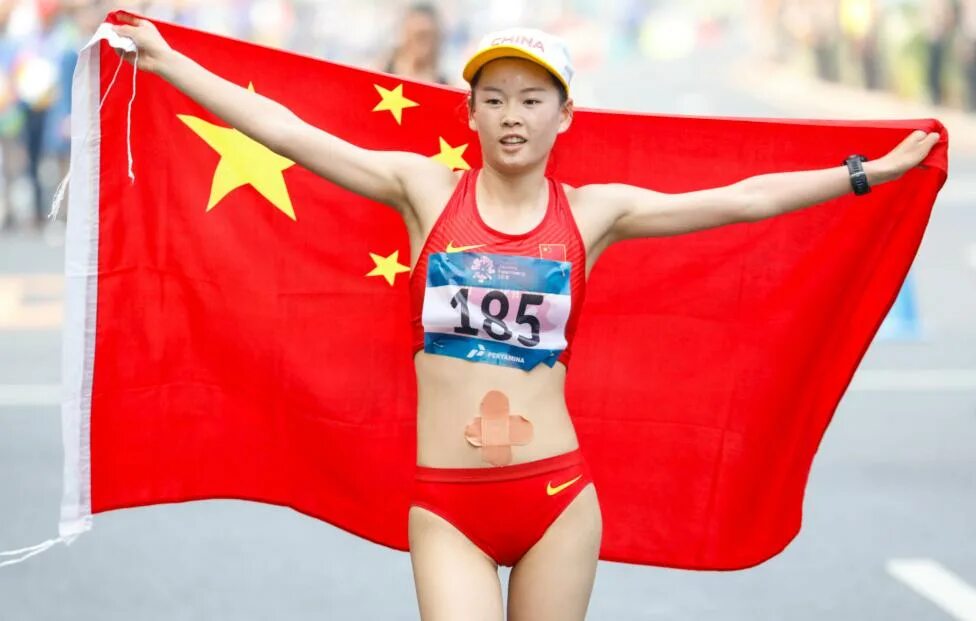 Спортивная на 20 км. Лю Хун (легкоатлетка). Спортивные китаянки. Китайские спортивные девушки.
