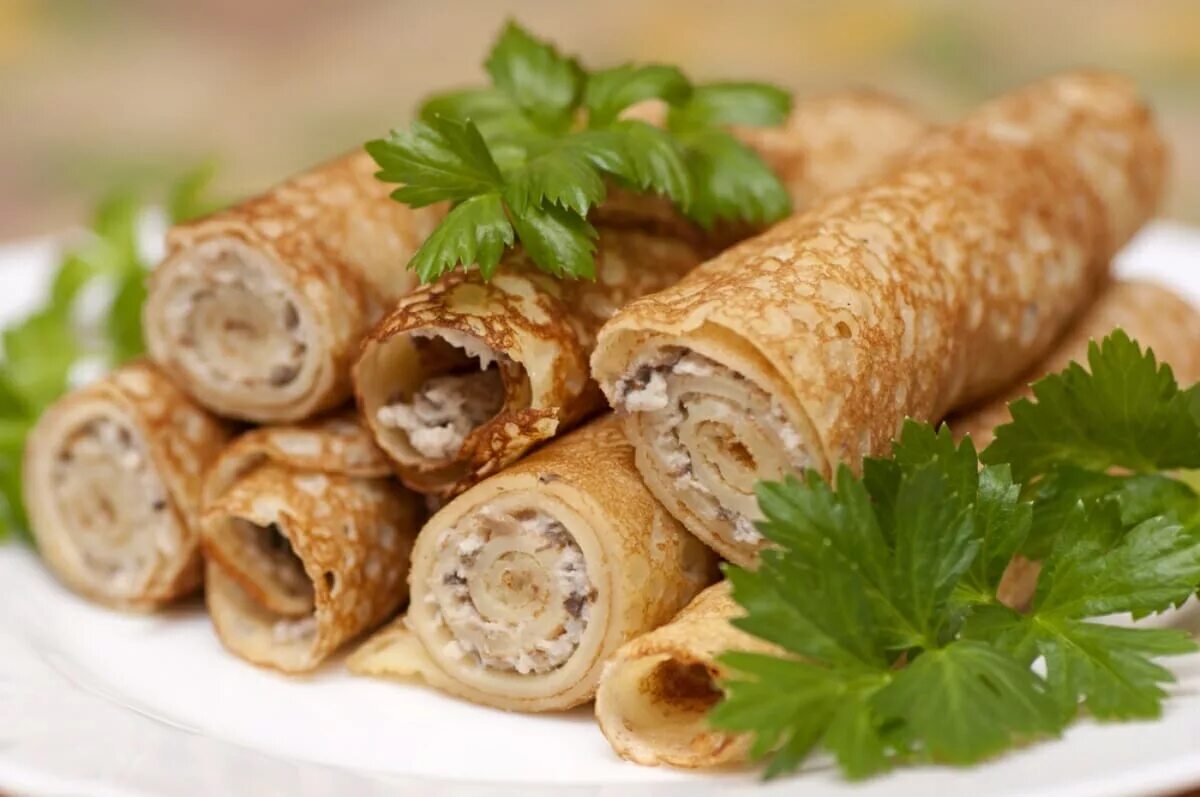Блины с мясом и грибами. Блинчики с грибами. блинчики с грибами и сыром. блины с грибами и сыром. блины фаршированные грибами.