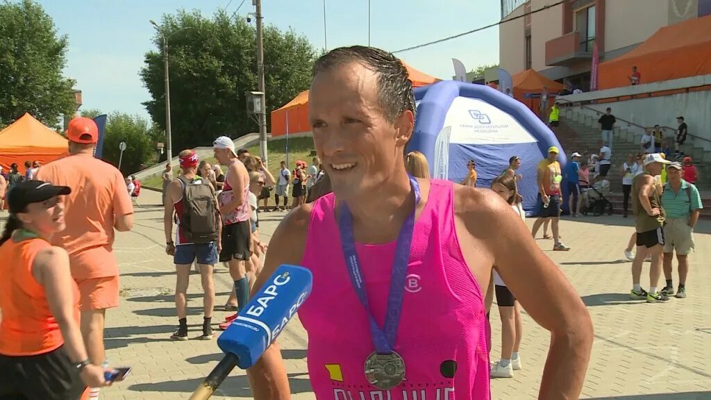 Полумарафон красная нить. Красная нить иваново 2022. Ивановский полумарафон. Арка марафон забега. Полумарафон 2023.