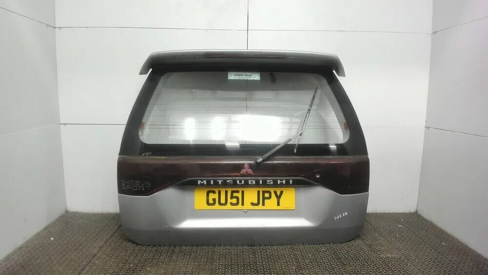 Паджеро спорт z8tbuks10jm004712. Паджеро 4 крышка багажника. Паджеро спорт крышка багажника. Паджеро спорт 2022 спойлер. Pajero sport крышка багажника.