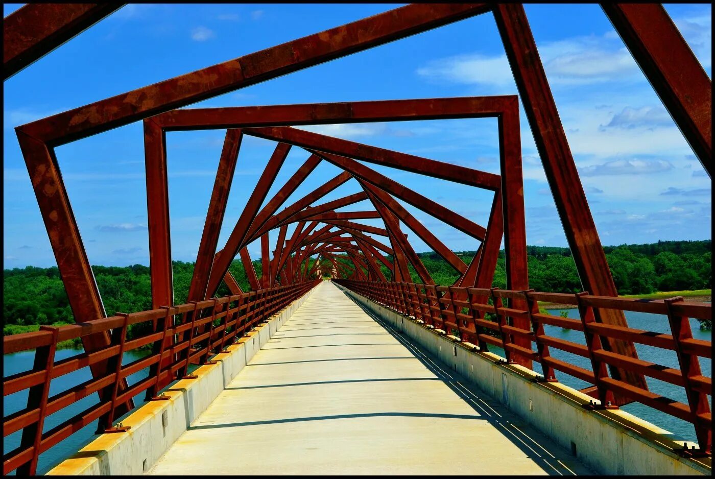 Мост High Trestle Trail. Мост хёгакустенброн. Бендеры пешеходный мост. Однопролетный вантовый мост.