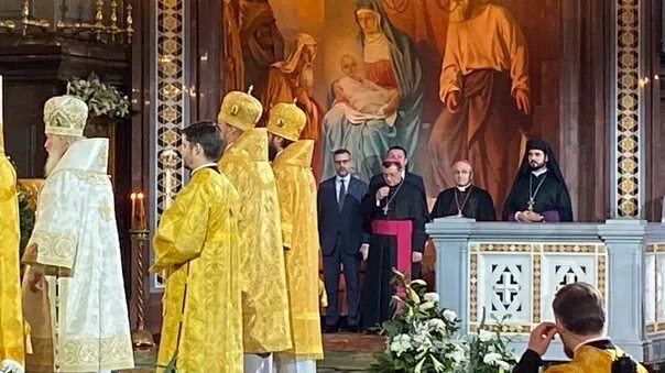 Почему католики в храме христа спасителя. Храм христа спасителя пол. Почему католики в храме христа спасителя. Католики на службе в храме христа спасителя. Почему католики в храме христа спасителя.