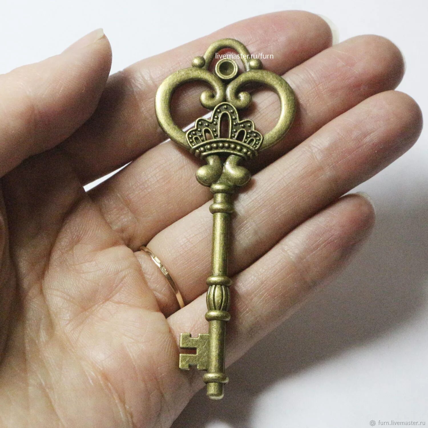 Куплю старые ключи. Антикварный ключ. Красивый старинный ключ. Ключ старинный большой. Декоративный ключик.