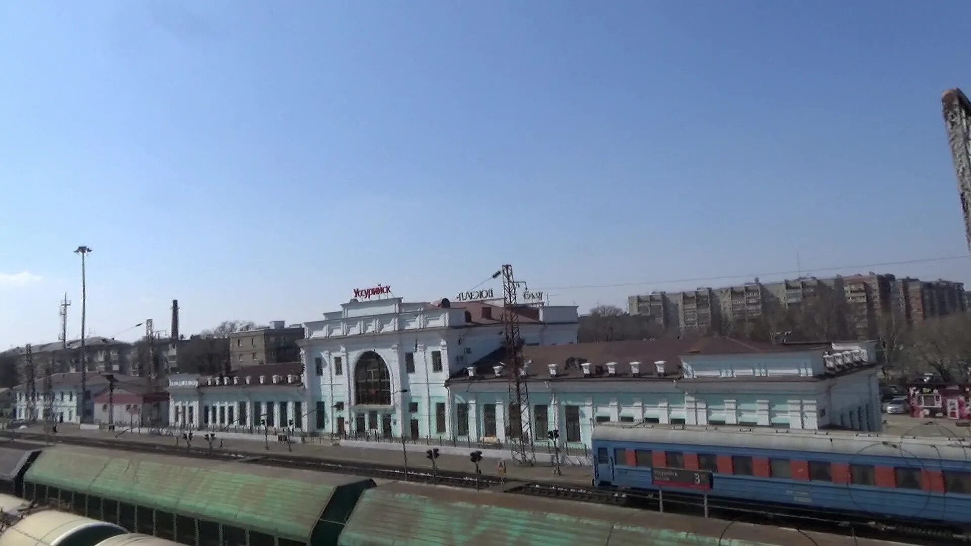 Уссурийск ж/д вокзал водонапорная станция. Жд станция уссурийск дсп. Жд вокзал уссурийск фото. Уссурийск жд вокзал веб камера. Уссурийск привокзальная площадь веб камера.