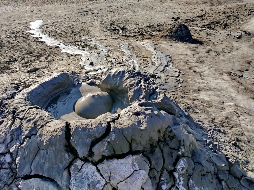 грязевые вулканы азербайджана. грязевые вулканы гобустана азербайджан. вулкан баки. паровар натрубный. нерж 304.