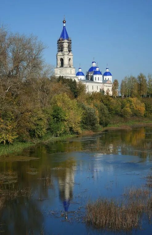 Кашин берега. Церковь анны кашинской в кашине.