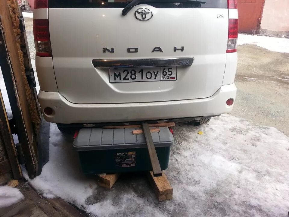 Фаркоп на тойоту вокси. Фаркоп тойота ноах. Фаркоп toyota lite ace noah. Фаркоп тойота ноах. Фаркоп на noah 2016ud.