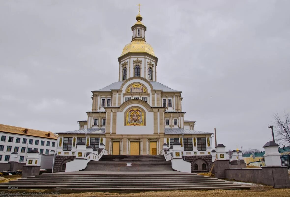 Благовещенский собор дивеевского монастыря. Дивеевский монастырь преображенский собор. Новый храм в дивеево. Новый собор в дивеево. Новый храм в дивеево.