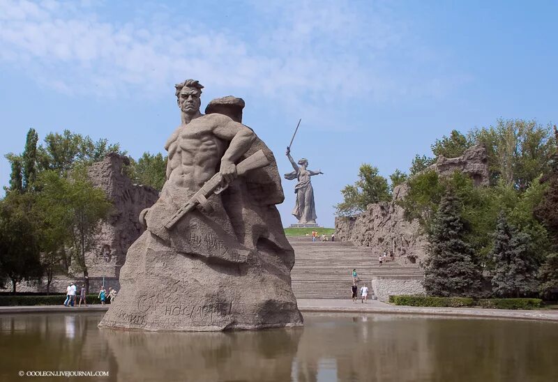 Мамаев Курган Волгоград 1942. Волгоград Родина мать Мамаев Курган Сталинградская битва. «Героям Сталинградской битвы», г. Волгоград. Мамаев Курган Сталинградская битва памятник. Мамаев курган какой район города