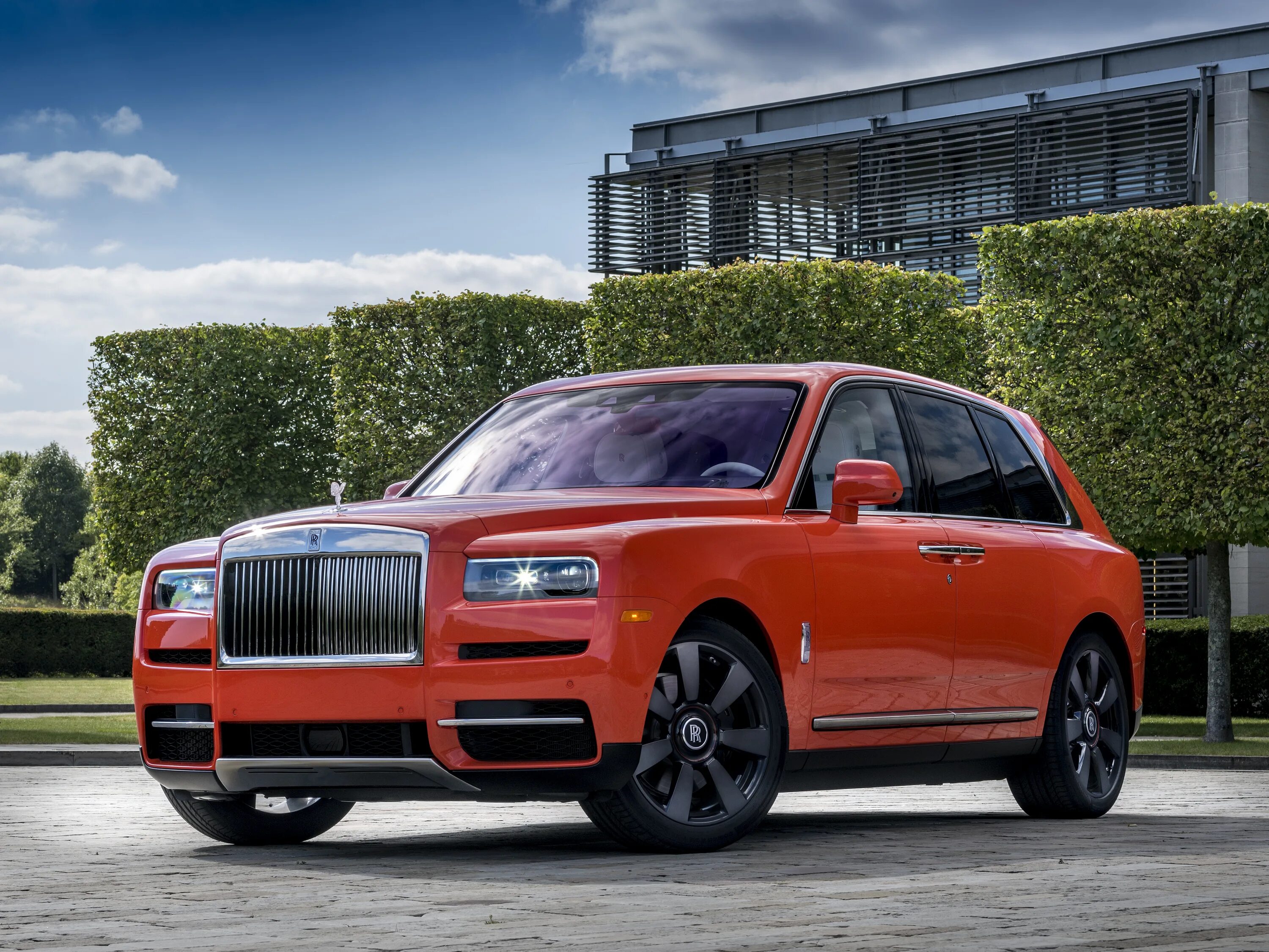 Роллс калина. Роллс Ройс Cullinan. Ролс РЛС Калинан. Кроссовер Rolls-Royce Cullinan. Rolls-Royce Куллинан.