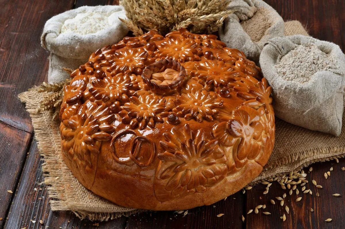 Праздничный хлеб соль. Русский хлеб каравай. Традиционный русский каравай. Свадебный каравай. Праздничный хлеб каравай.