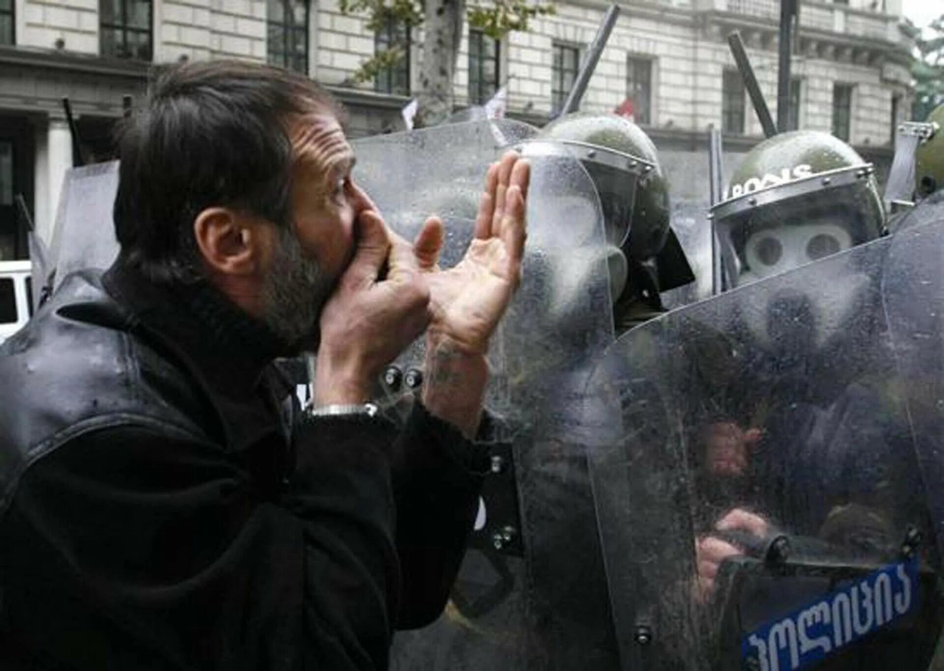 10 ноября 2007. Разгон митинга в Грузии 2007. Разгон митинга в Тбилиси 2007. Грузия 2007.