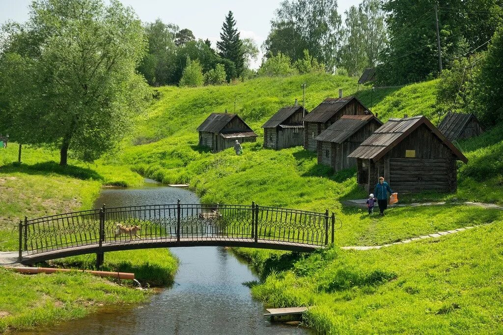 Красивы ли русские. Село Вятское Ярославской река. Деревня России Вятское Ярославская. Село Вятское Ярославская область эко деревня. Деревня деревеньки Ярославской области.