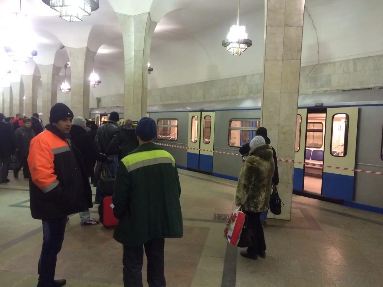 Пустые поезда метро Чертановская. Пустые электрички в метро Чертановская. Москва метро Чертановская конфликт ВК. Что случилось на станции Боровицкая сегодня.