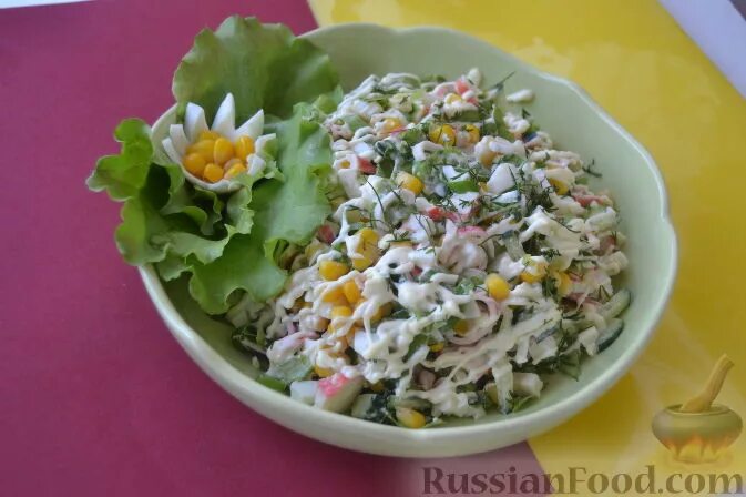 Салат пекинская капуста кукуруза огурец перец болгарский. Салат айсберг кукуруза. салат с крабовыми палочками и кукурузой и яйцом и огурцом. салат с крабовыми палочками и огурцом. салат с крабовыми палочками и соленым огурцом.