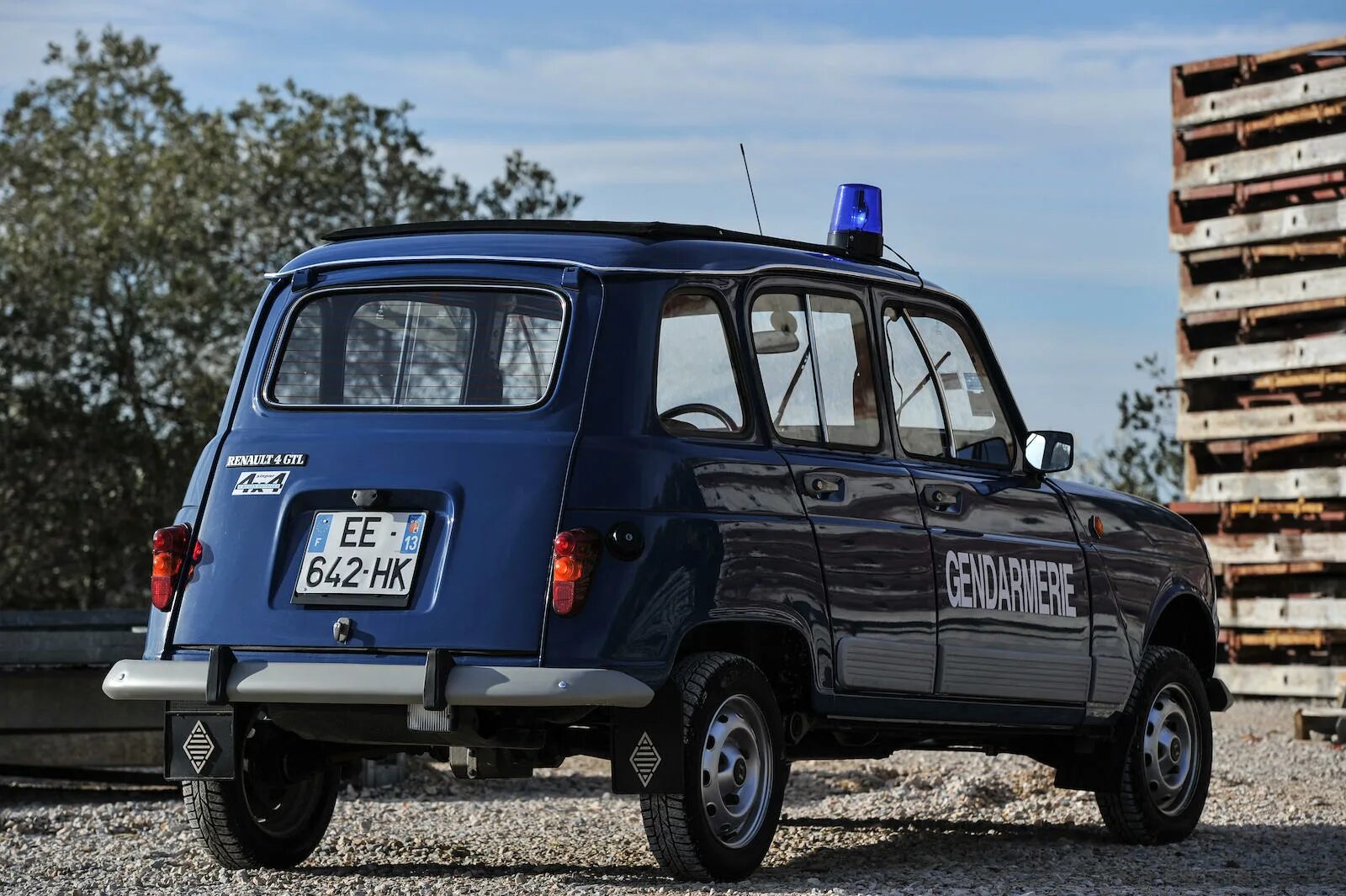 Renault 4l. Renault r4. Ренаулт 4 x 4. Renault Sinpar 4x4 1/43.