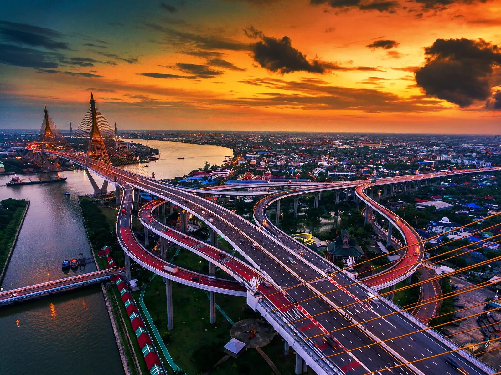 Мост в Бангкоке. Мост Дипангкорн Расмийоти, Бангкок, Таиланд. Квантовый мост Бангкок. Двойной мост Бхумибол Бангкок.