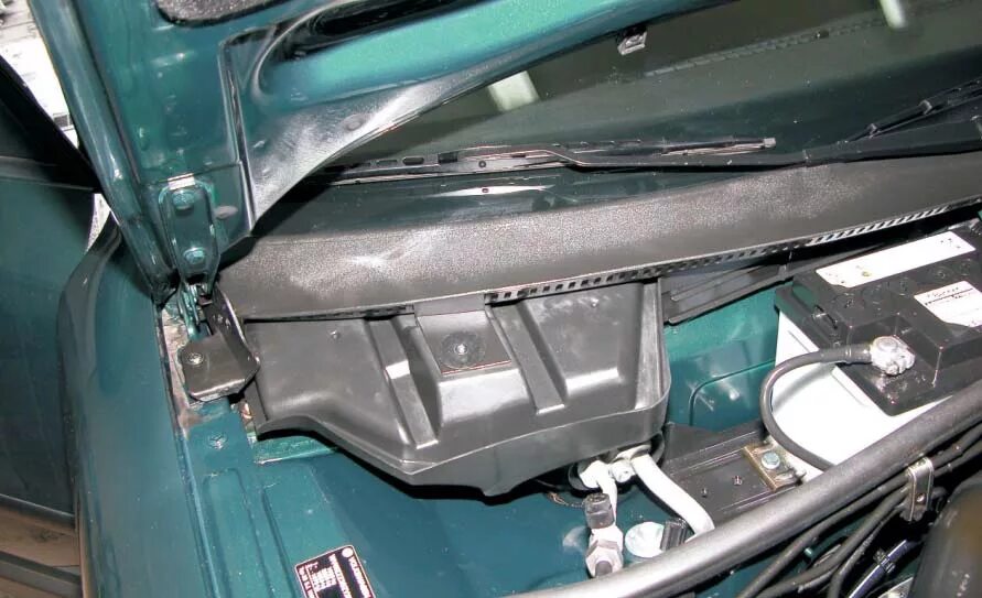 Как поменять салонный фильтр на пассат б5 Замена салонного фильтра Volkswagen Passat B5, 1,8 л, 1999 года расходники DRI