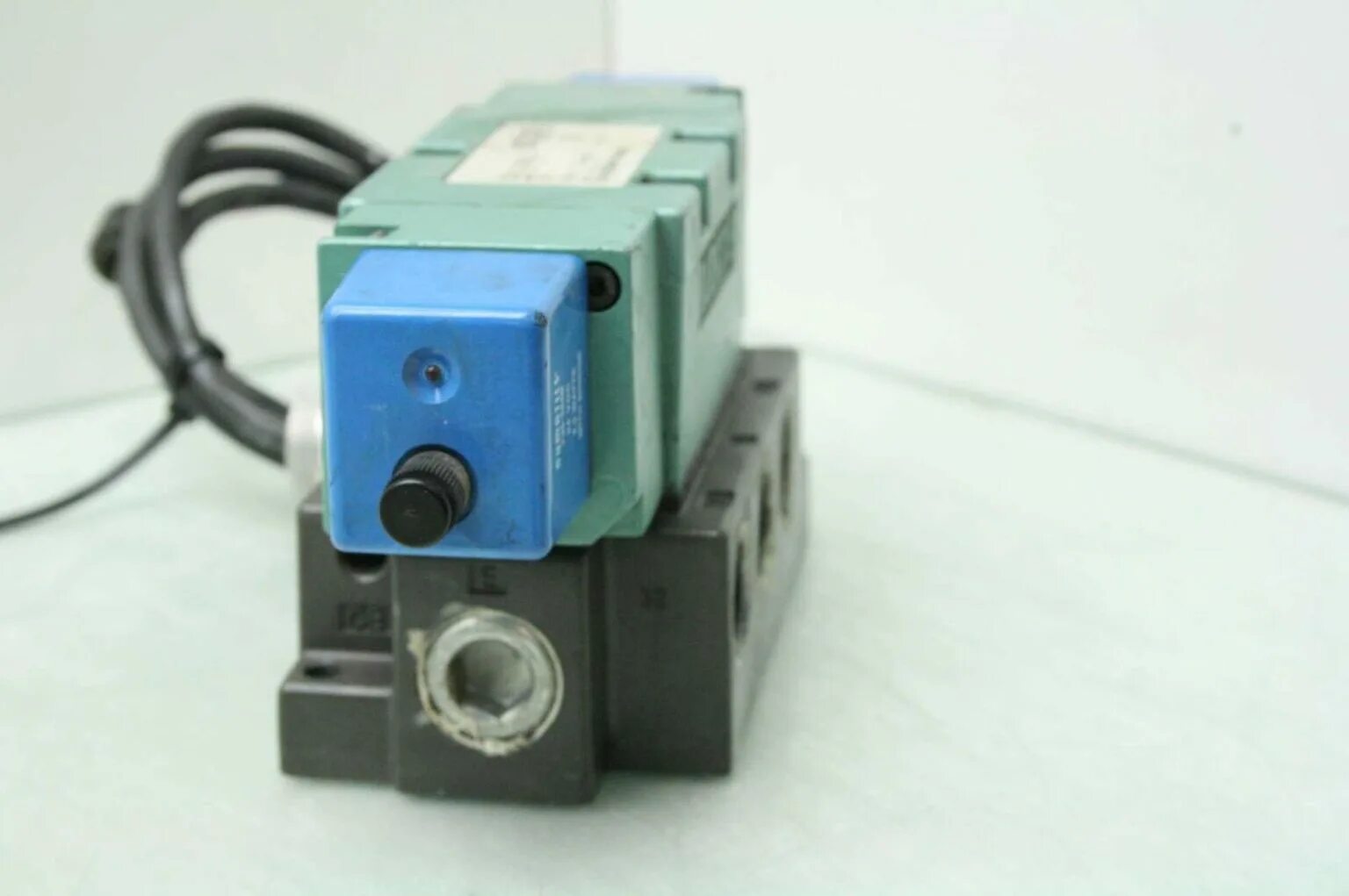 Соленоид valve 4-way 24v. Клапан 24v dc. Клапан 24v dc. Smc кран. Solenoid valve 24v dc.
