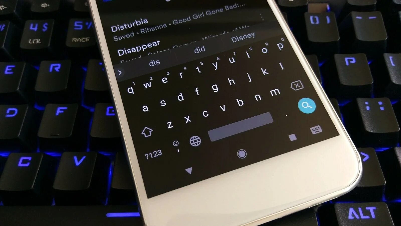 Лучшая клавиатура для андроид. Gboard клавиатура android. android 10 клавиатура. смартфон с клавиатурой android. gboard клавиатура iphone для андроид.