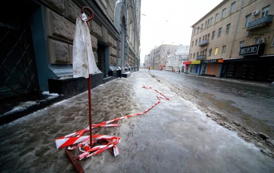 Гололед сегодня видео. Гололед в москве. гололедица в москве. гололед в москве сейчас. гололед в москве сегодня.