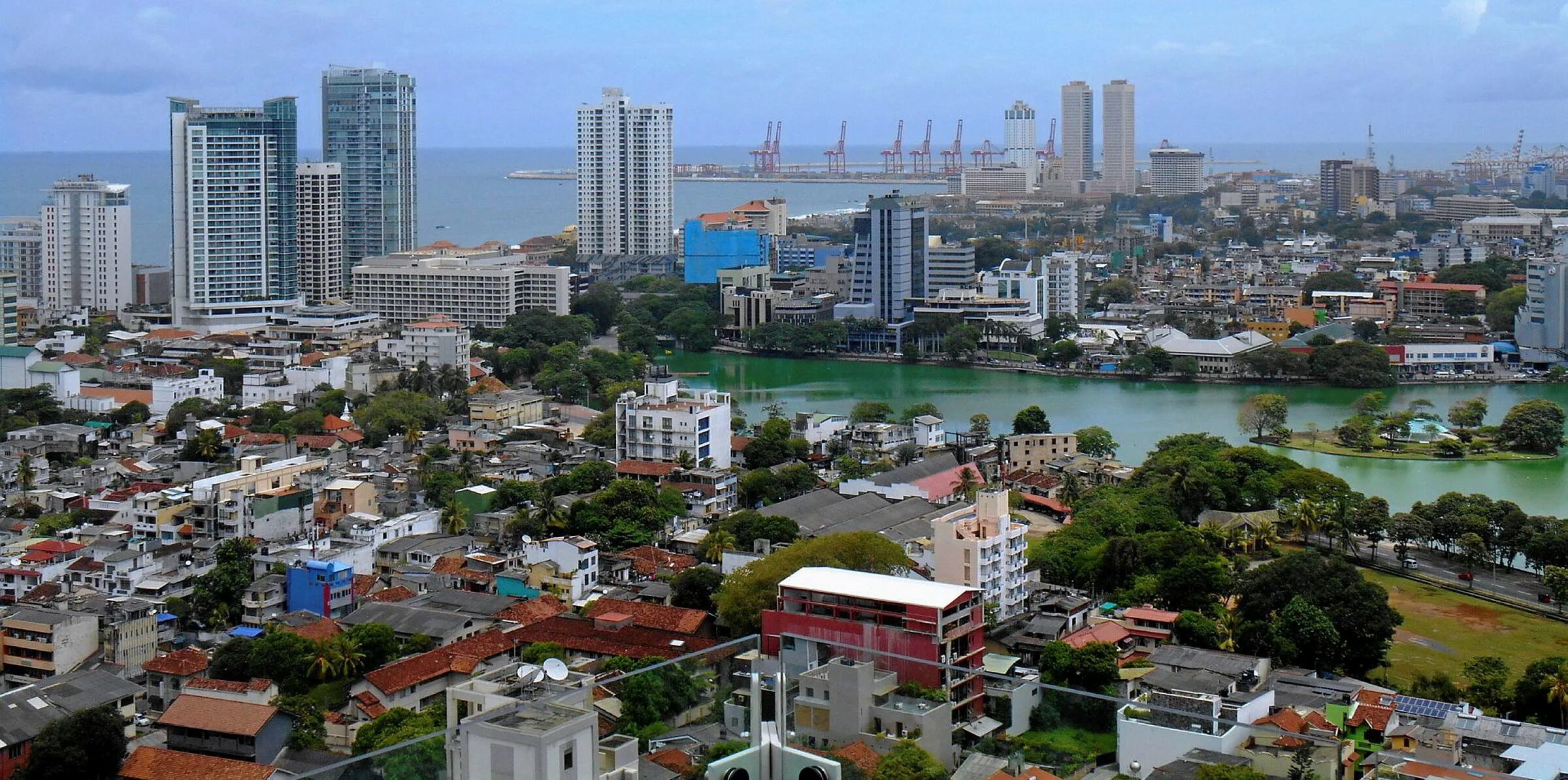 Шри-Джаяварденепура-котте столица. Коломбо Шри Ланка. Шри Ланка столица Коломбо. Морской порт Коломбо Шри Ланка.