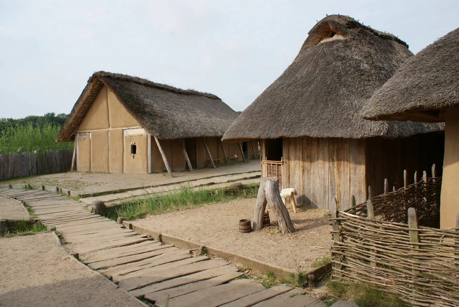 Wattle and Daub. Wattle for Church. Daub на Woven Wattle. Alessandra Wattle mele Норвегия. In such house