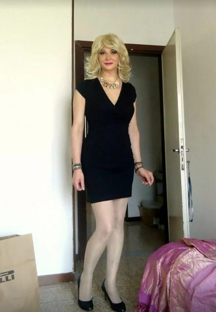 Кроссдрессер год. Crossdresser в платье. Транс дженни лондон. Красивые платья для кроссдрессеров. Джорджия брукс кроссдресс.