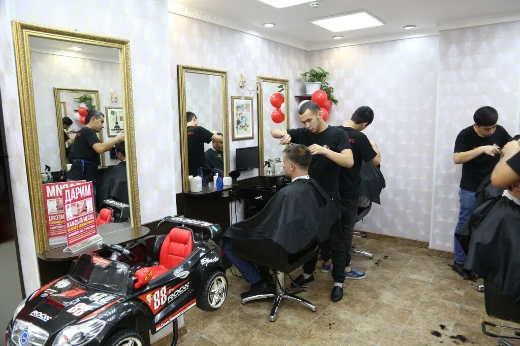 Сибирский цирюльник парикмахерская москва. Фрунзе 102 цирюльник томск. Логотип цирюльник салон красоты. Цирюльник владимир магазин для парикмахеров. Парикмахерская цирюльник подольск.