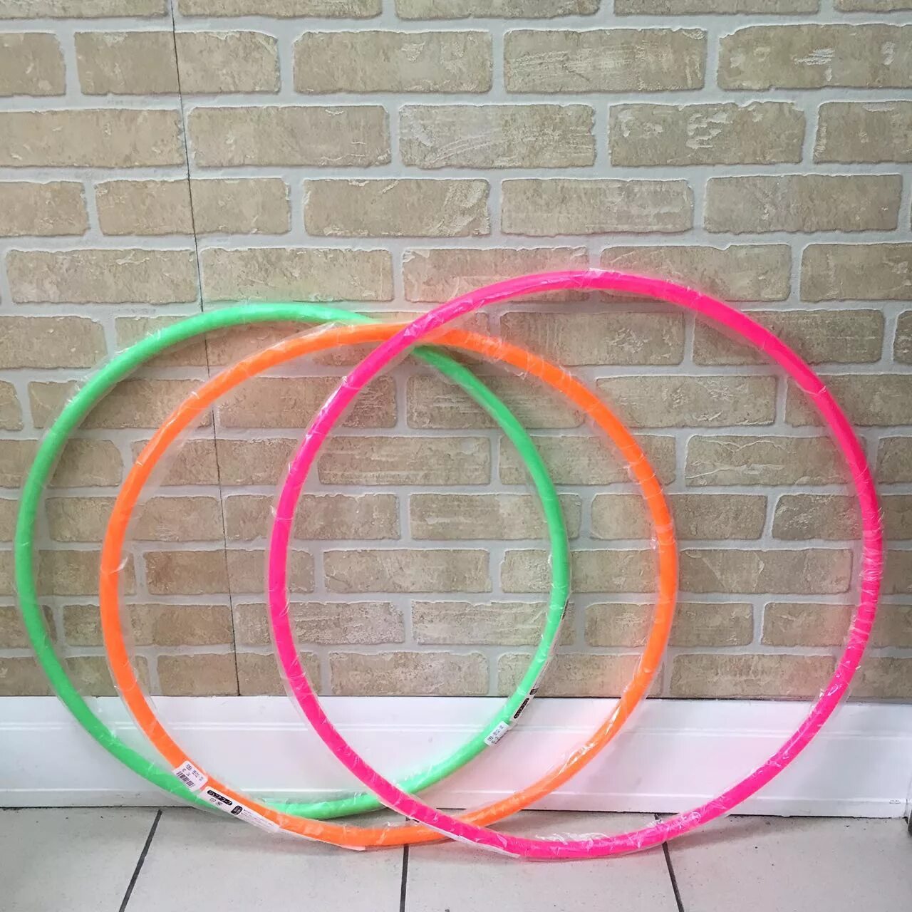 обруч пластмассовый. обруч d33163 pink. обруч пластмассовый (80 см). пластиковый обруч для детей. хулахуп детский сад.