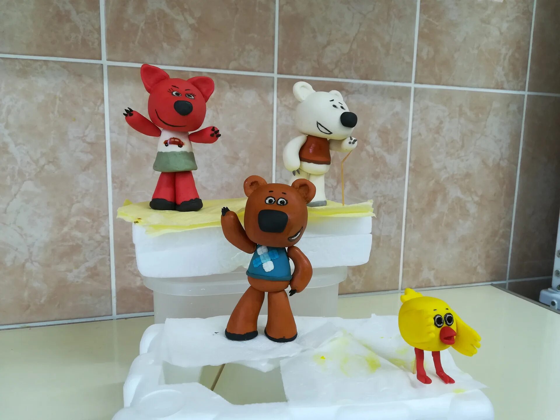 кеша тучка и лисичка. пластилиновые мимимишки. пластилиновые мимимишки. мимимишки из воздушного пластилина. кружки из полимерной глины мимимишки.