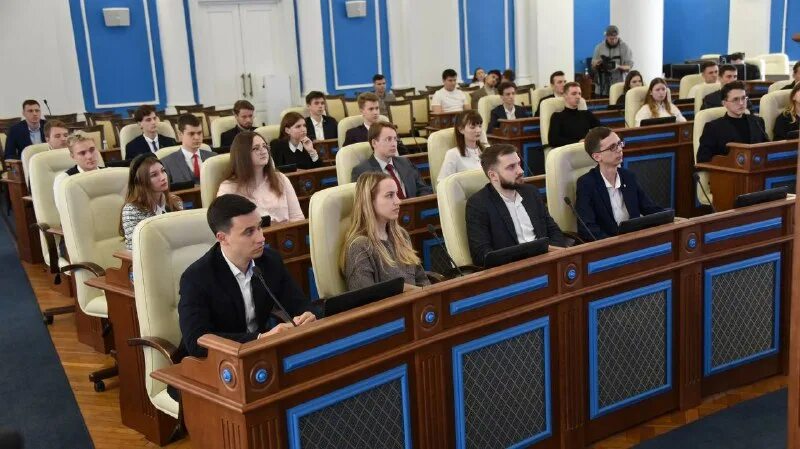 Молодежный парламент 2023. Заседание молодежного парламента. Молодежный парламент россии. Председатель молодежного парламента вологодской области федорова. Молодежный парламент 2023.