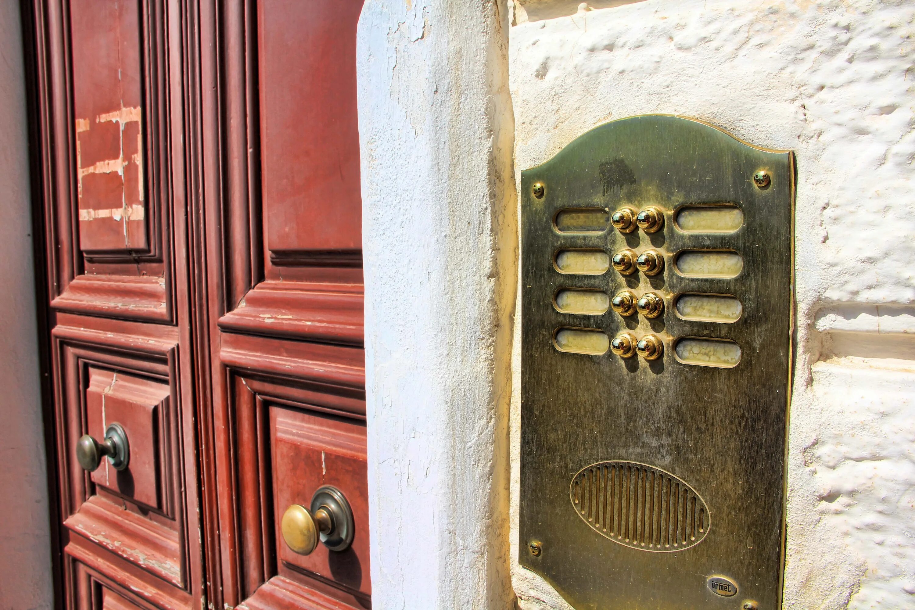 Звук входной двери. Красивые двери. Дверной звонок. Старинный дверной звонок. Старая входная дверь.