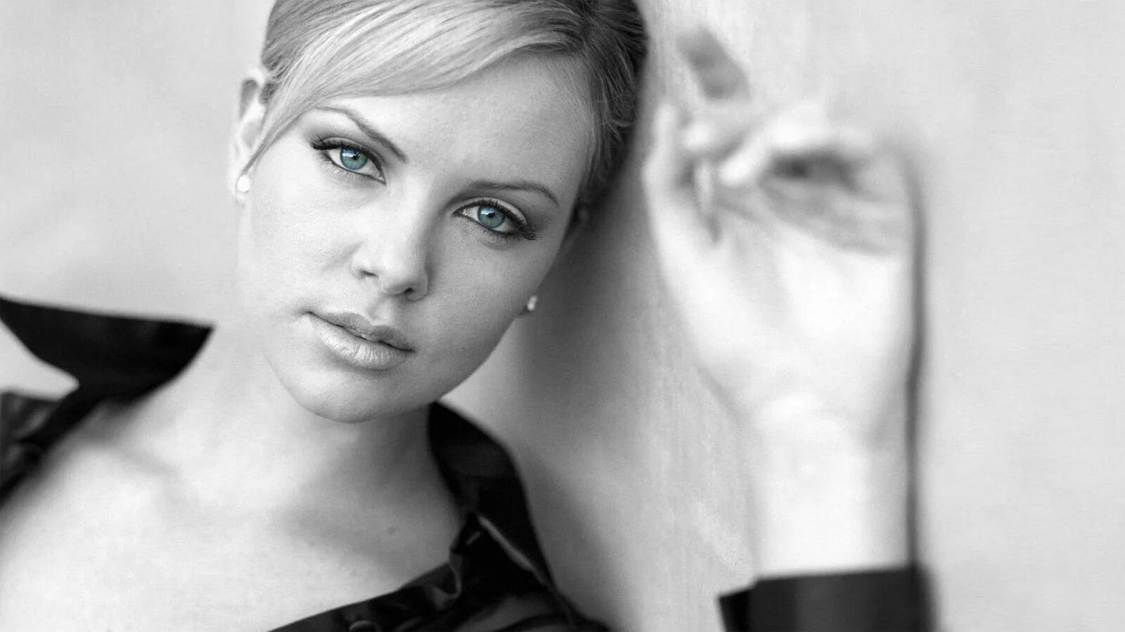 Шарлиз французский. Бельгийские вафли шарлиз. Вафли шарлиз парижские сахарные 150г. Шарлиз терон молодая. Печенье упаковка шарлиз.
