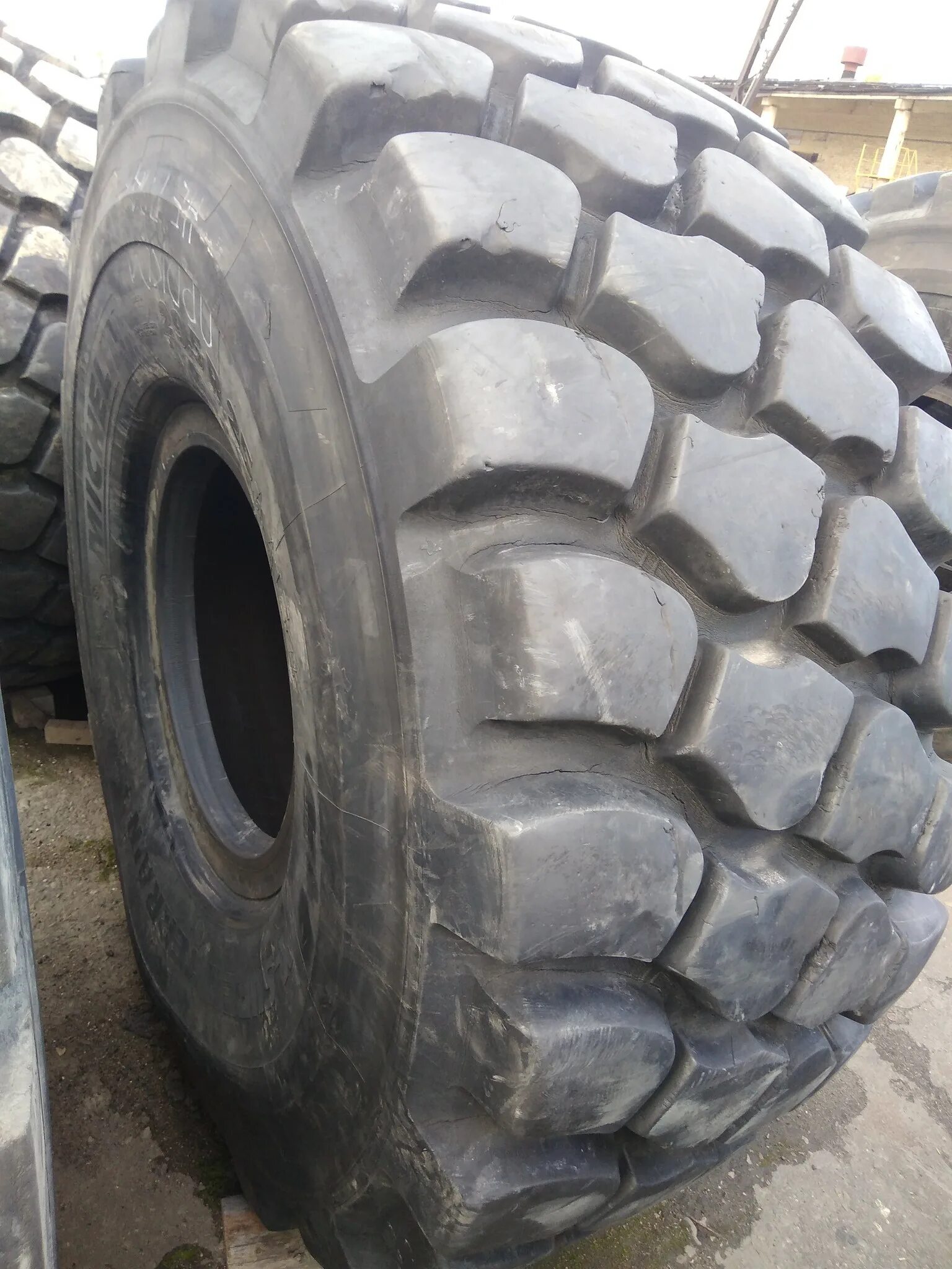 Шины 29.5 r25 Мишлен ни. Шины Michelin 23.5r25. 18.00 R25 Michelin xkd1а. 23.5R25 Michelin с диском. Шины мишлен б у