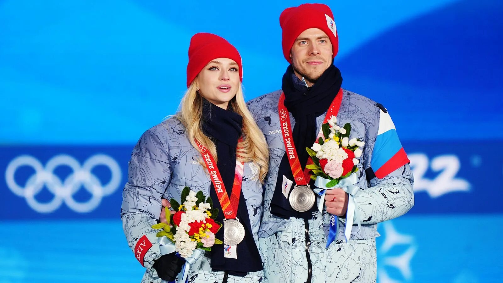 Победители на олимпийских играх получали в награду. Синицына Кацалапов Пекин 2022.
