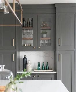 Кухни серые с золотом