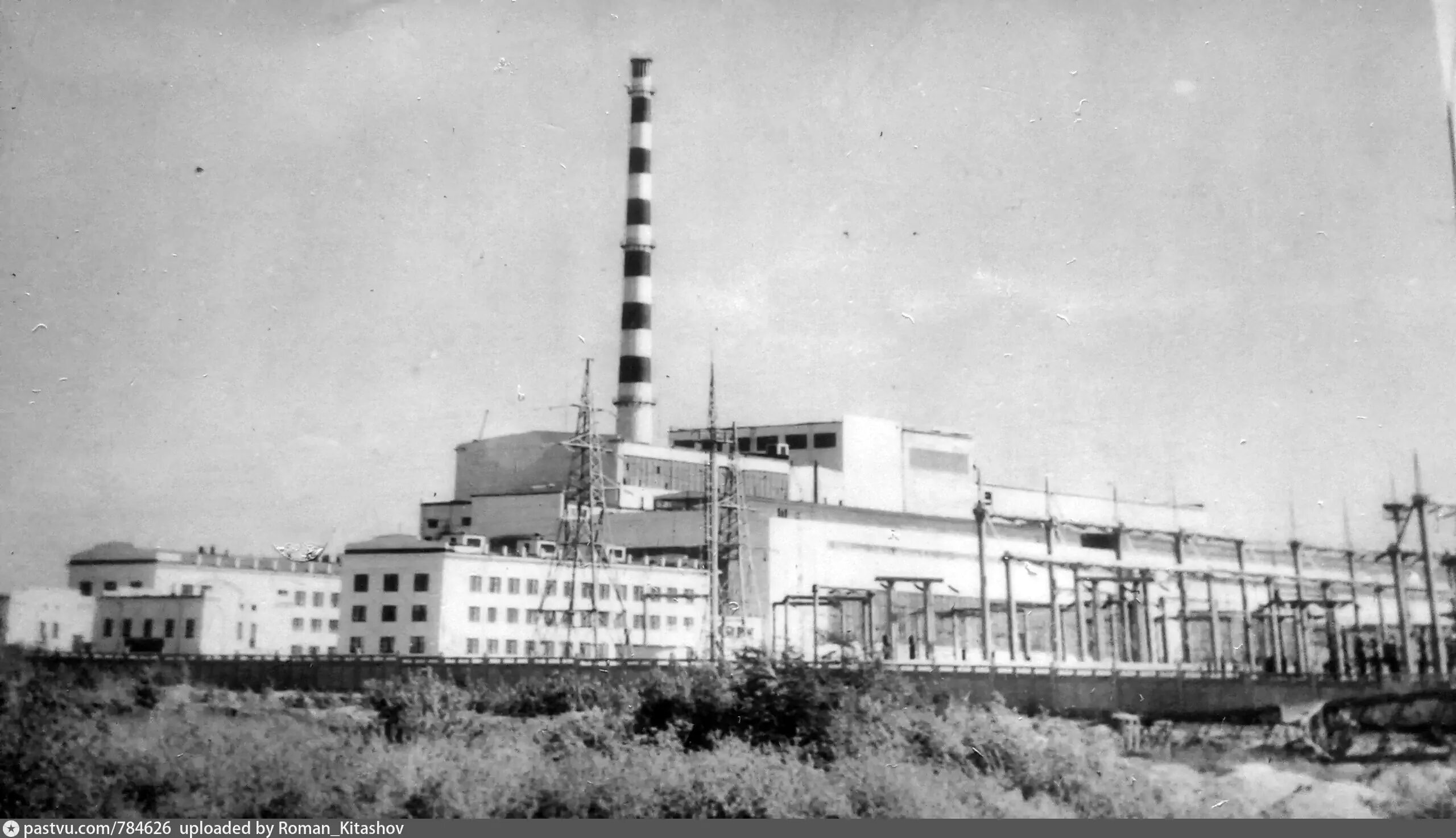 Челябинск 40 реактор а1. Первая атомная электростанция в ссср в 1954 году. Первая в мире атомная электростанция в обнинске 1954. Первая промышленная атомная электростанция под руководством. Курчатов обнинская аэс.