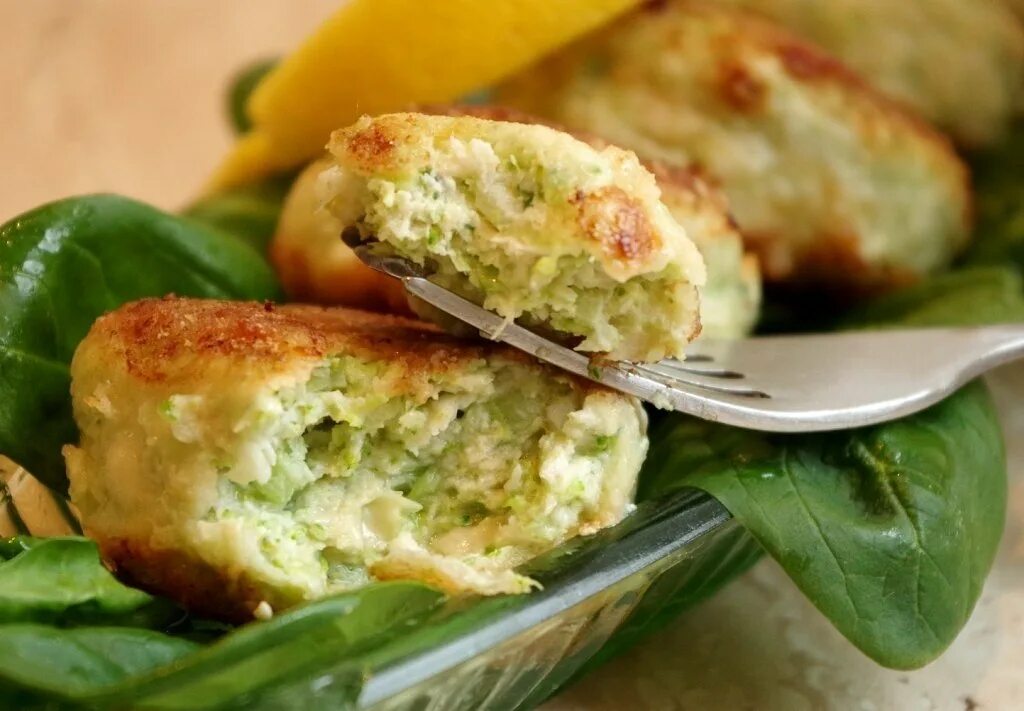 Постные вкусные блюда быстро. Диетические блюда. куриные котлеты. куриные котлеты с кабачком. котлеты из кабачка с курицей.