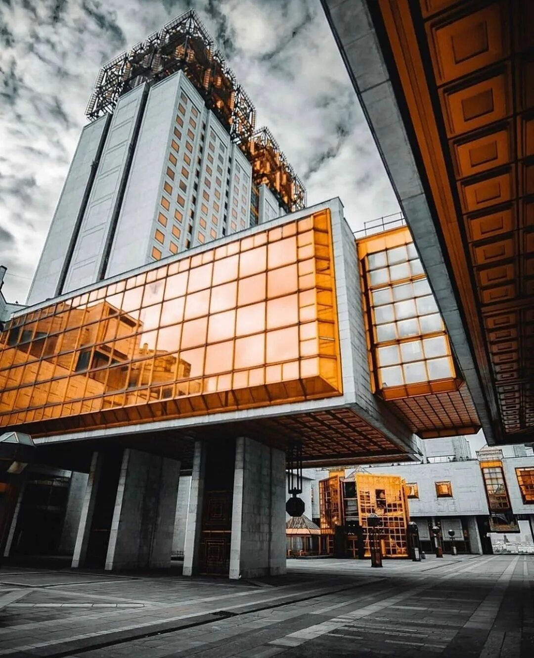 Brain building. Президиум РАН Москва. Академия наук РАН Москва. Здание Президиума Академии наук в Москве. РАН Ленинский проспект.