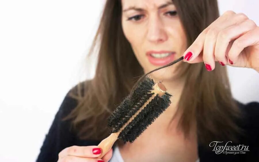 истончение волос у женщин. зима выпадают волосы. зима выпадают волосы. расчесывать волосы. зима выпадают волосы.