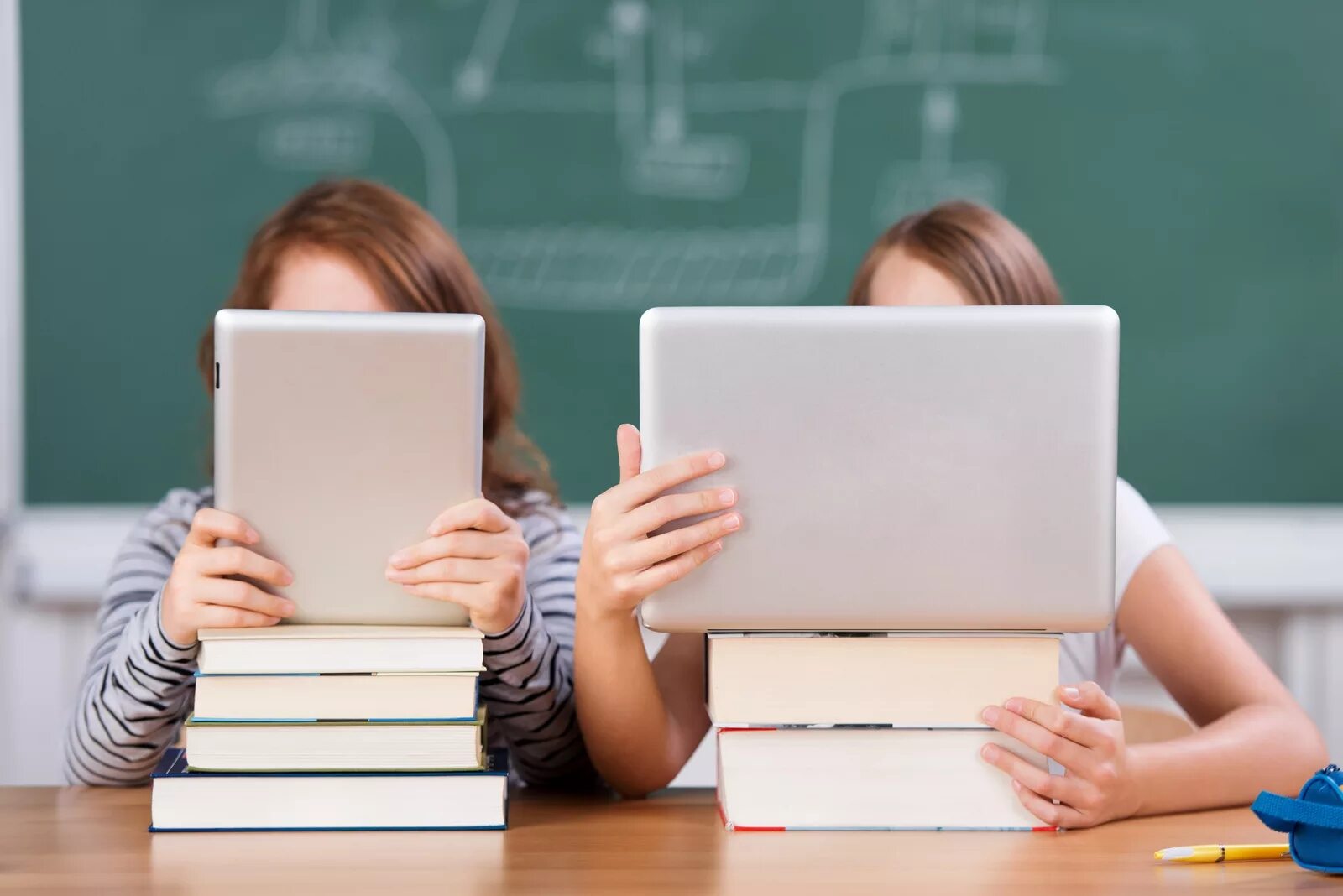 Интернет урок ученик. Интернет образование. Учеба в интернете. Самообразование в интернете. Интернет в школе.