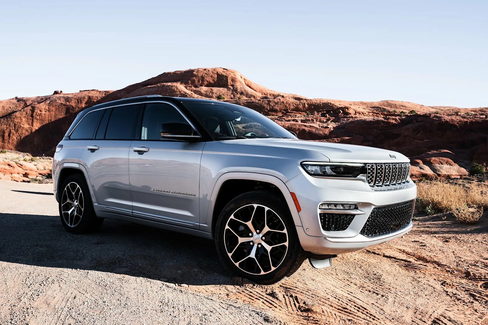 Гранд чероки 2024. Jeep Grand Cherokee 2023. Jeep Гранд Чероки 2023. Джип Чероки 2023. Jeep srt 2023 Grand.