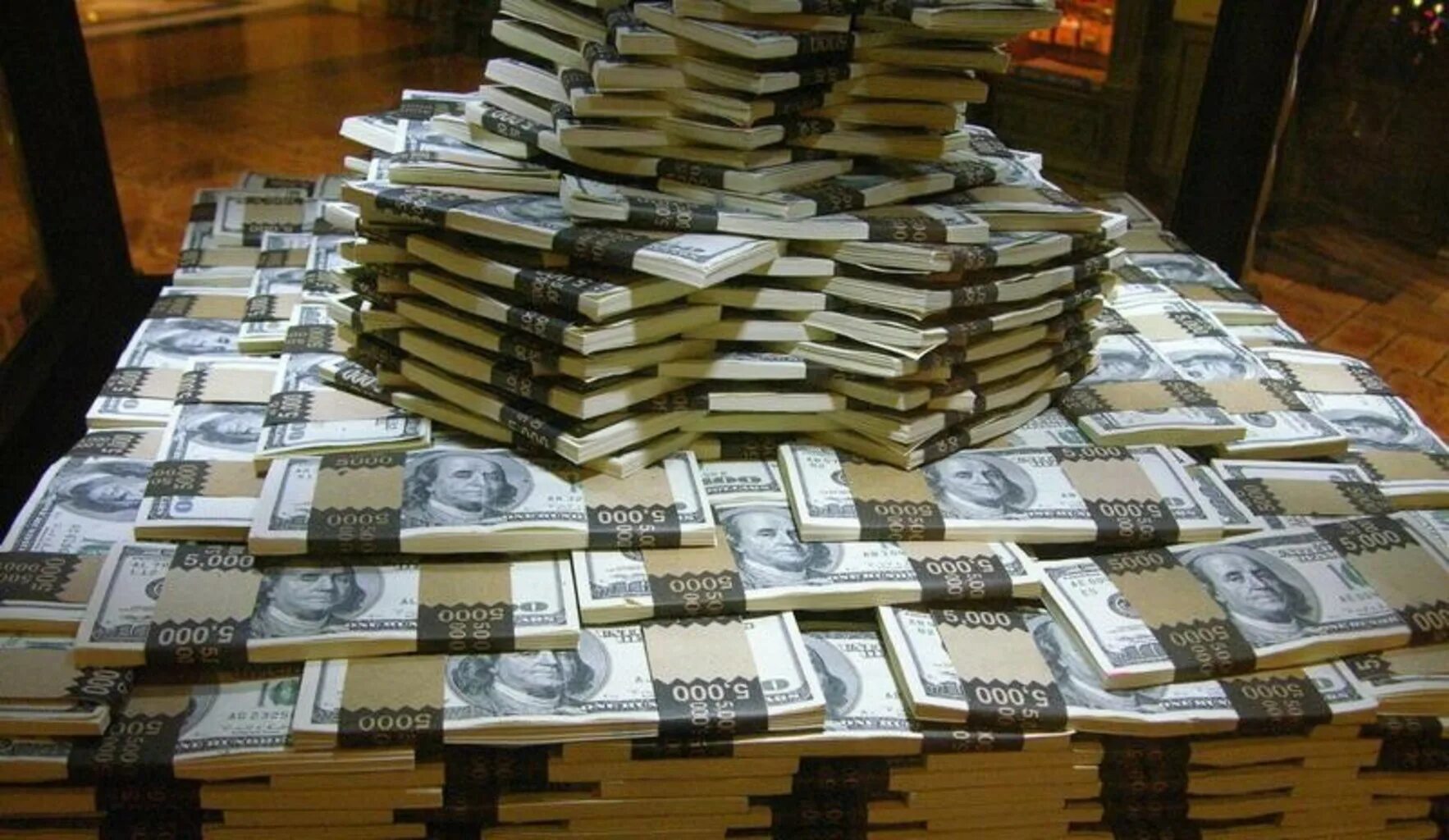 45 000 долларов. Много денег. Миллион долларов фото. 45 000 долларов. Очень много денег.